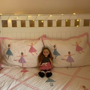 18inc doll perfect condition beautiful hair 4 styling life like eyes open/close